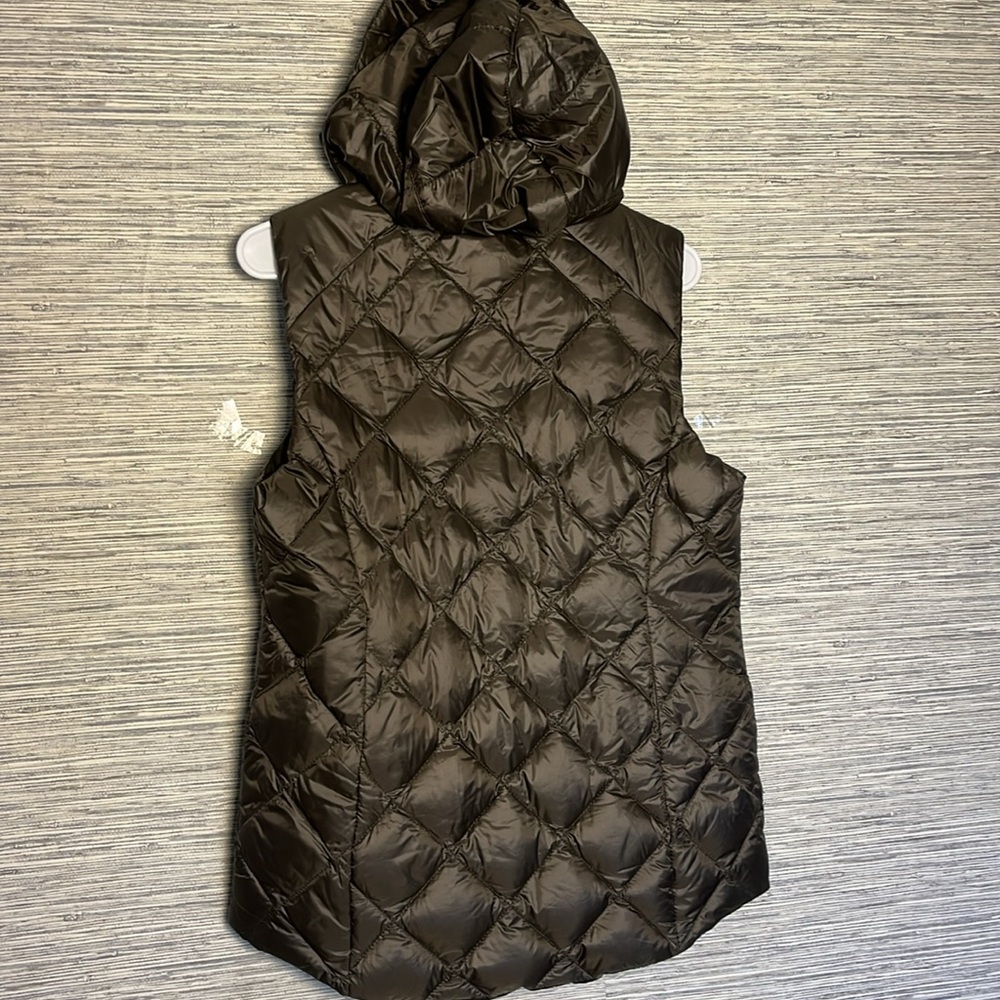 Quilted Puffer Vest in Army Green (589) - Picture 4 of 4